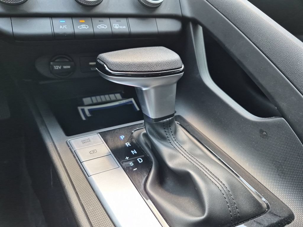 Used 2025 Hyundai Elantra SE FWD image 25