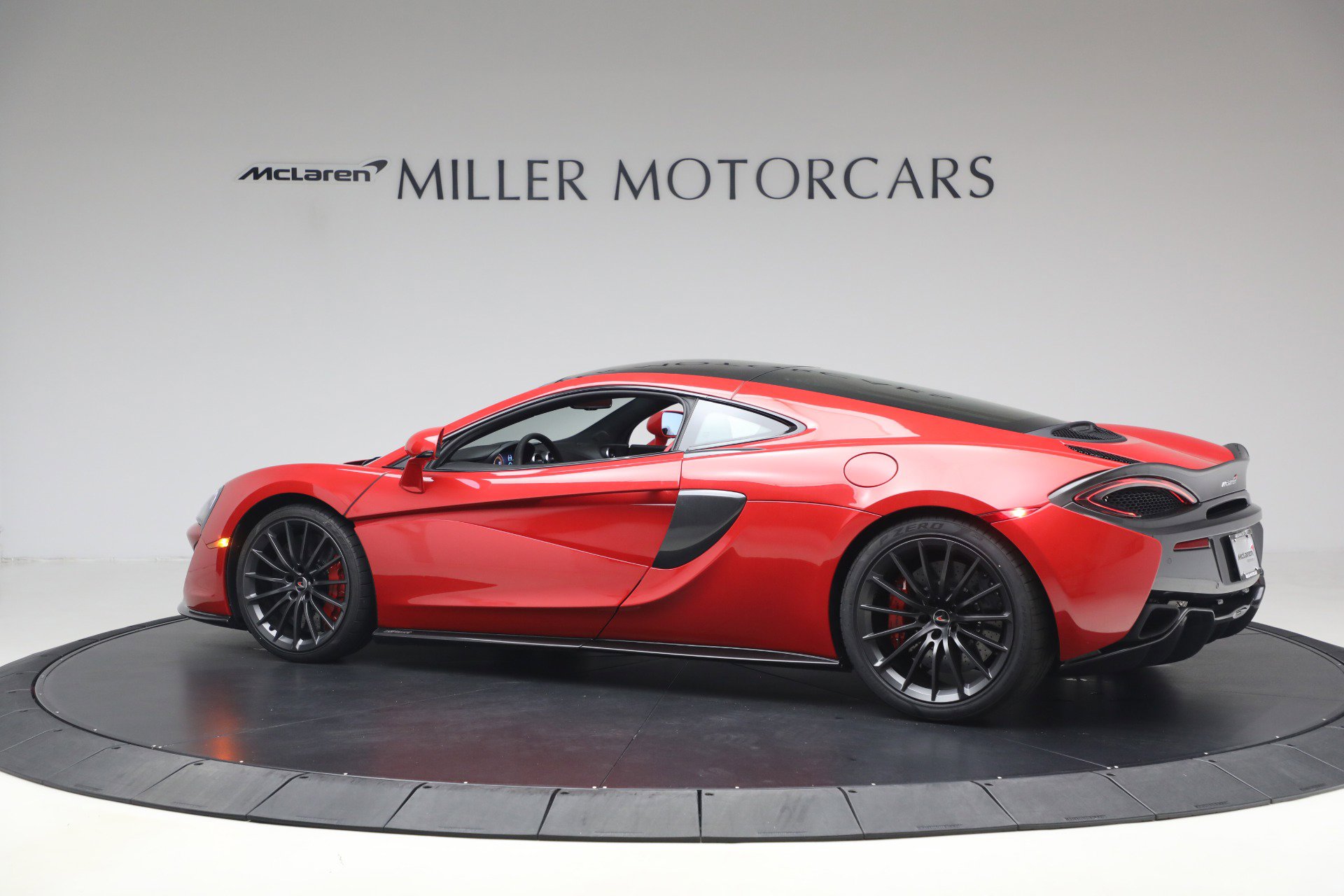 Used 2017 McLaren 570S RWD image 4
