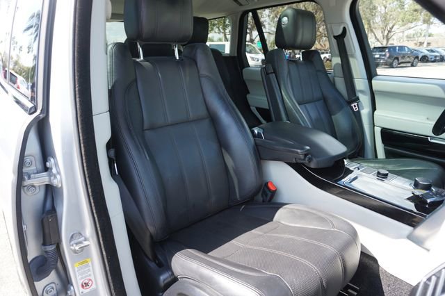 Used 2015 Land Rover Range Rover HSE image 2