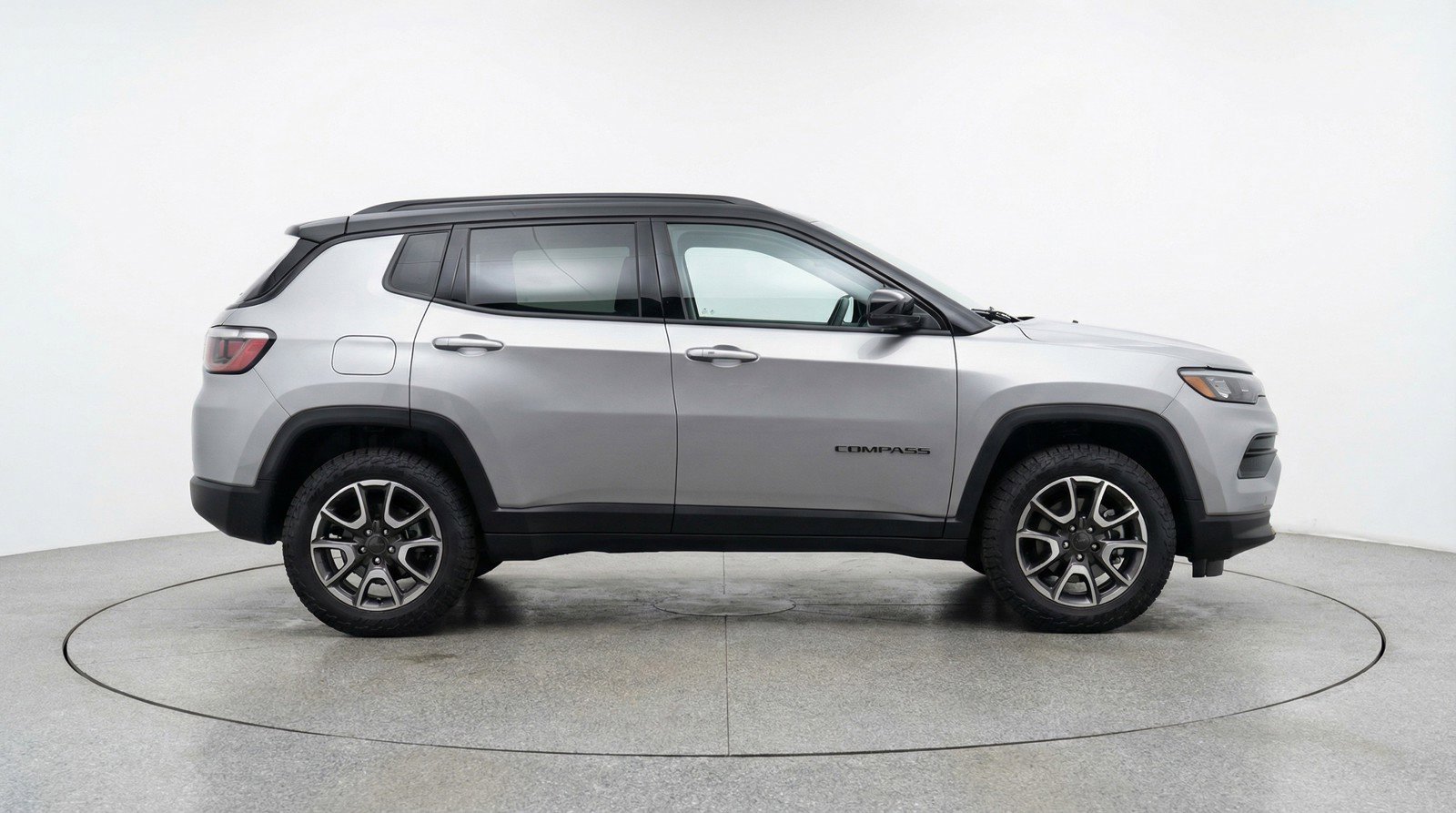 Used 2025 Jeep Compass Trailhawk image 11