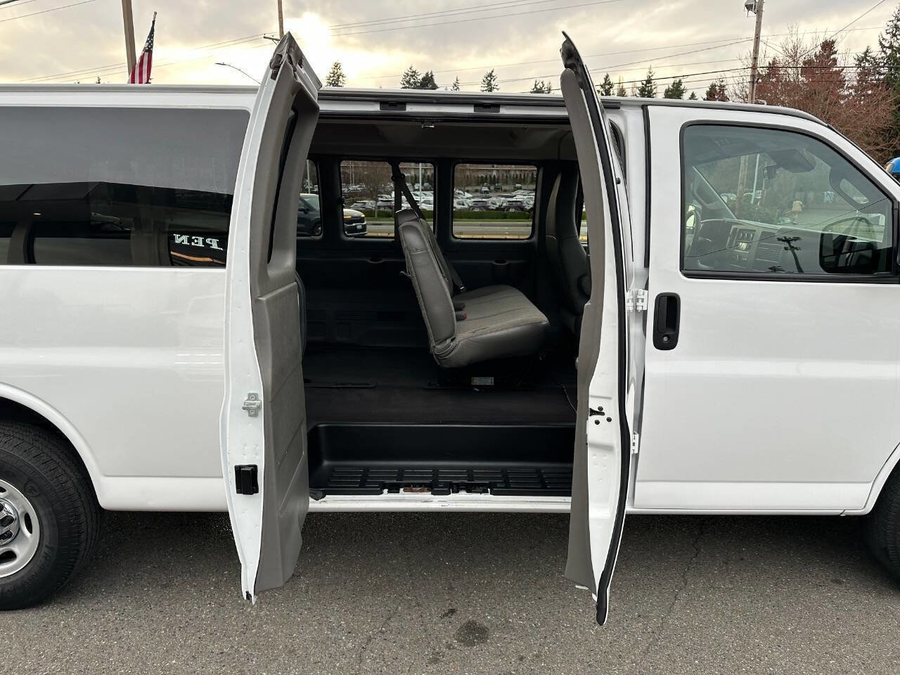 Used 2019 Chevrolet Express 3500 LT w/ LT Preferred Equipment Group image 25