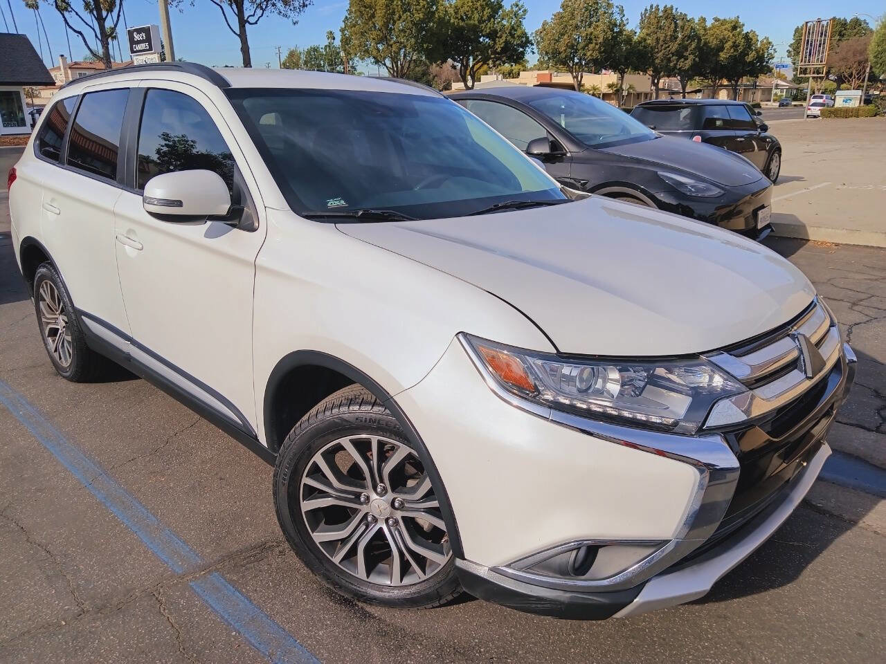 Used 2016 Mitsubishi Outlander SEL image 3