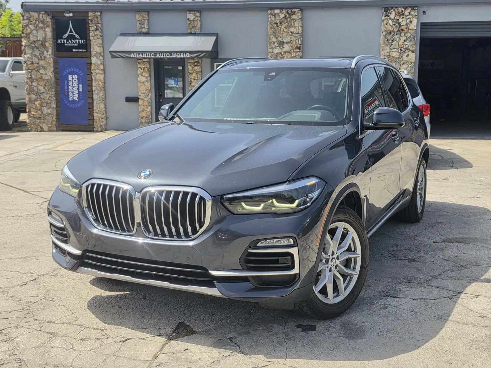 Used 2019 BMW X5 xDrive40i w/ Convenience Package AWD/4WD image 3