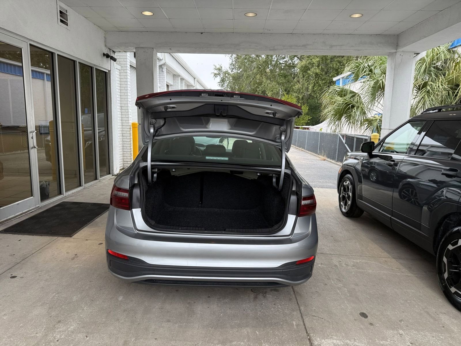 Used 2025 Volkswagen Jetta SE image 31