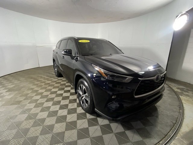 Used 2022 Toyota Highlander XLE image 3