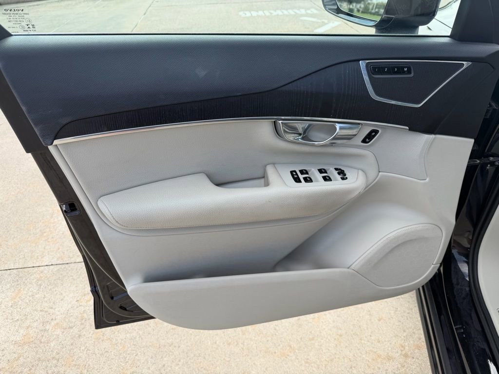 Used 2020 Volvo XC90 T6 Momentum image 12