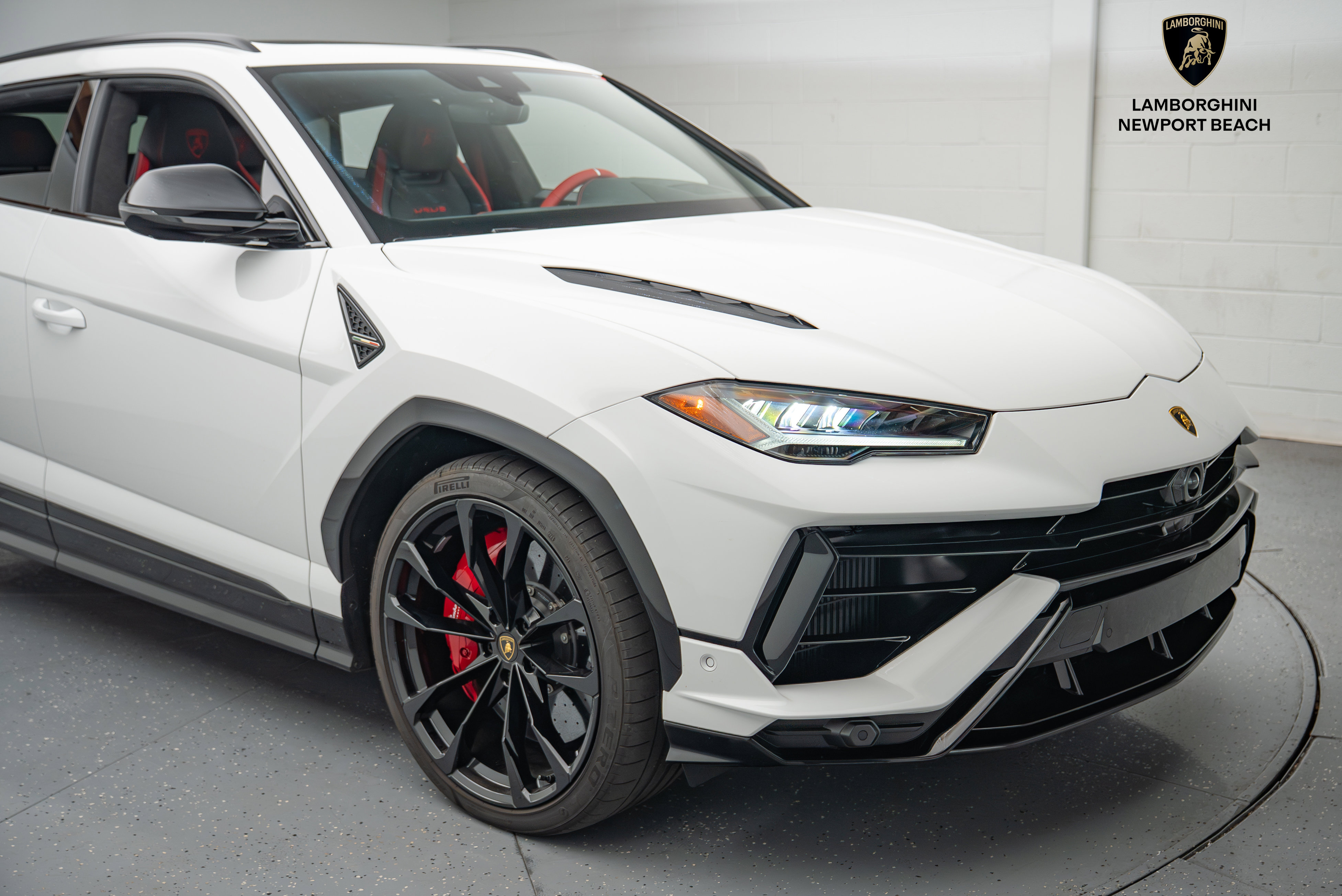 Used 2024 Lamborghini Urus S image 2