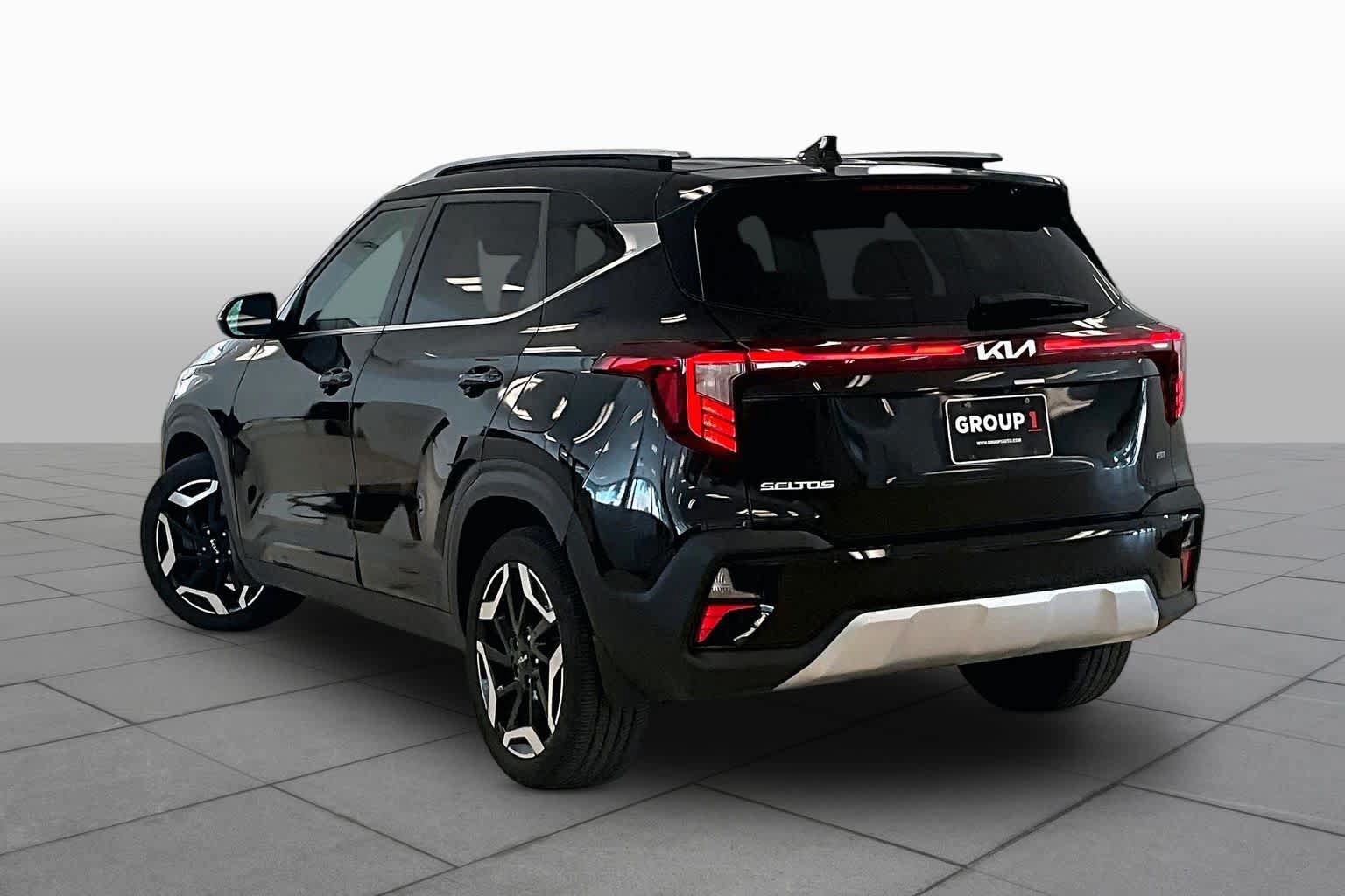 Used 2024 Kia Seltos SX w/ SX Sunroof Package AWD/4WD image 11