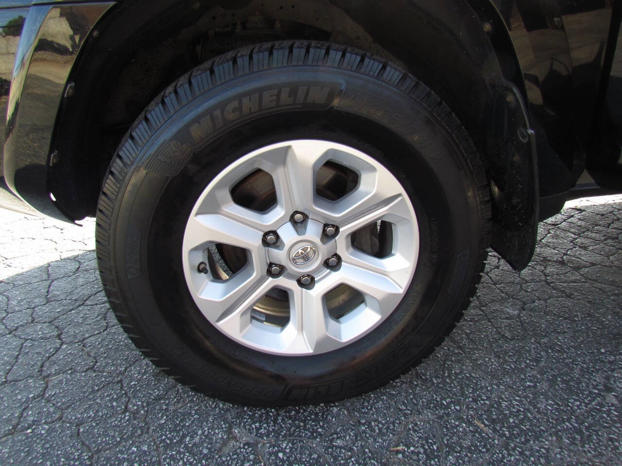 Used 2015 Toyota 4Runner SR5 image 25