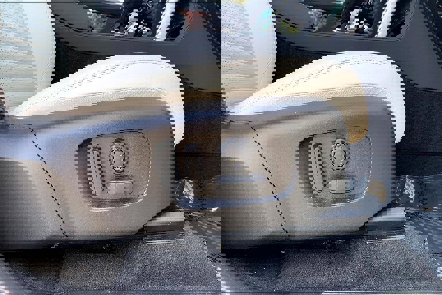 Used 2024 Land Rover Discovery Sport S image 35