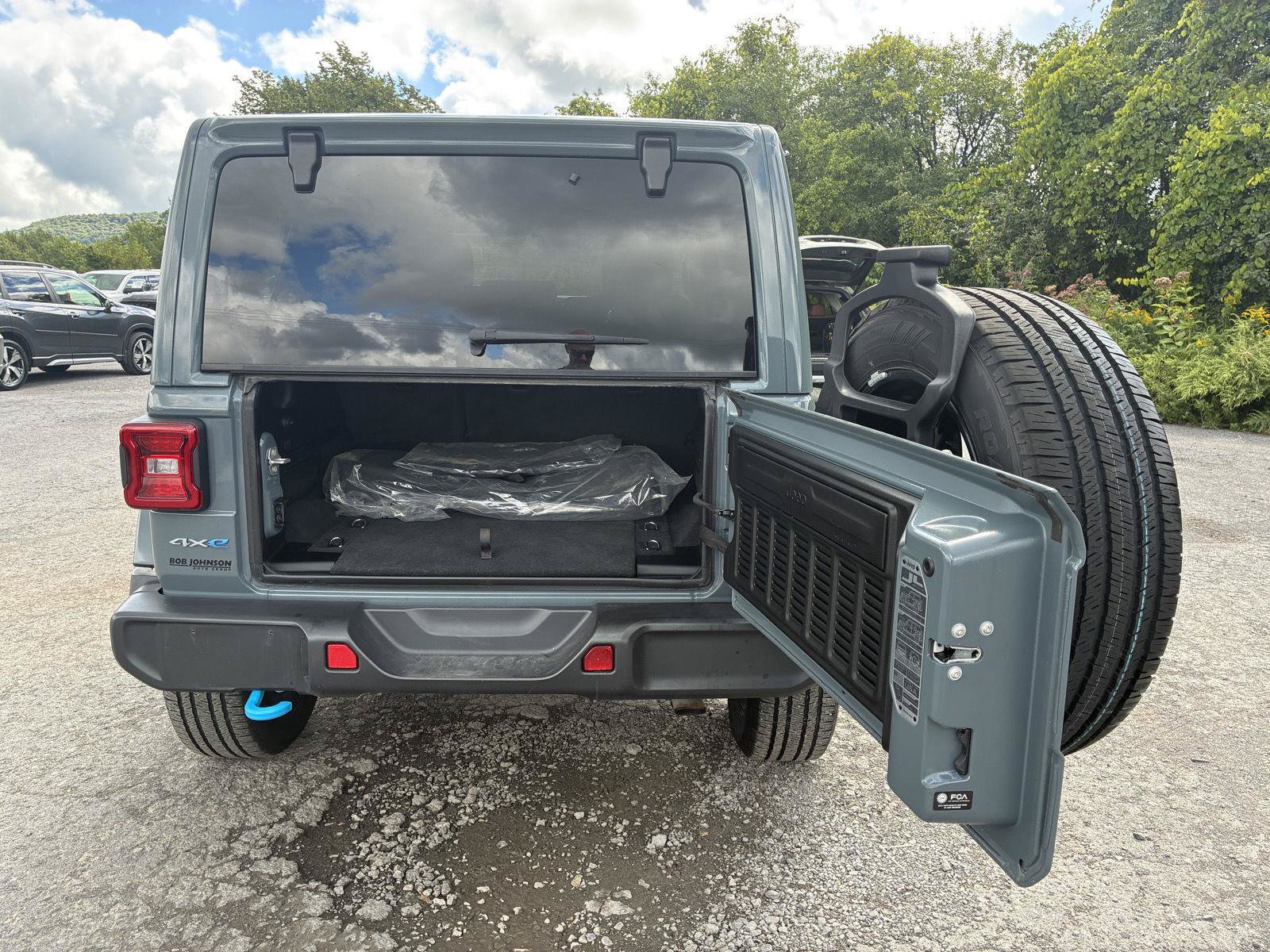 Used 2024 Jeep Wrangler Unlimited Sahara AWD/4WD image 10