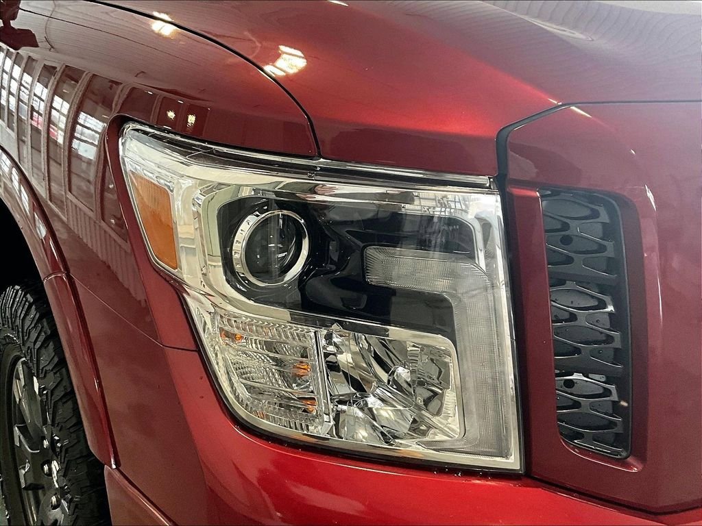 Used 2018 Nissan Titan PRO-4X w/ Pro-4x Convenience Package AWD/4WD image 32