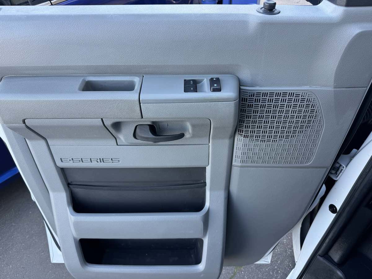 Used 2014 Ford E-150 and Econoline 150 w/ Power Group image 5