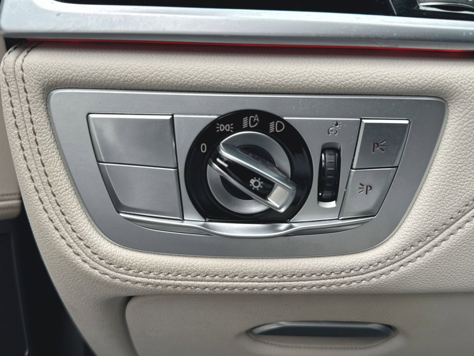 Used 2021 BMW 750i xDrive w/ Executive Package image 21