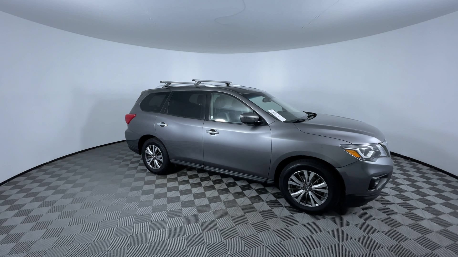 Used 2020 Nissan Pathfinder SL AWD/4WD image 2
