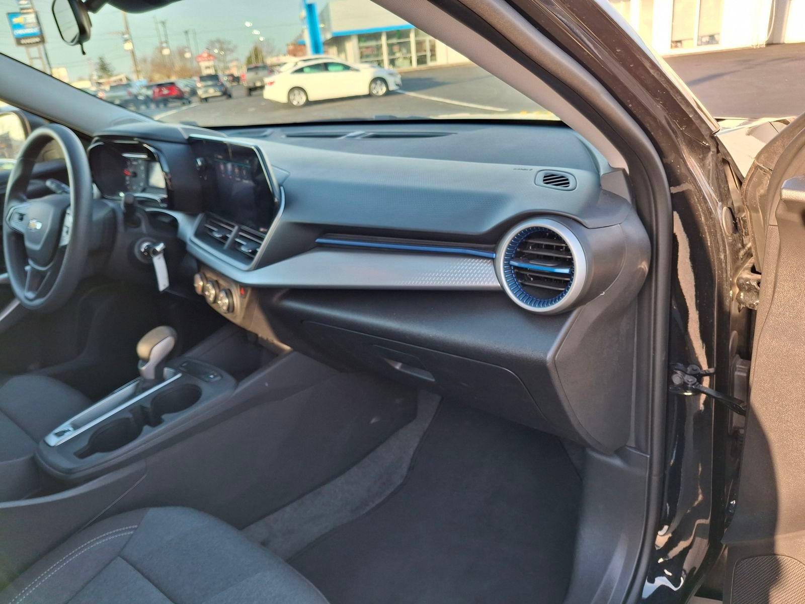 Certified 2025 Chevrolet Trax LS image 21