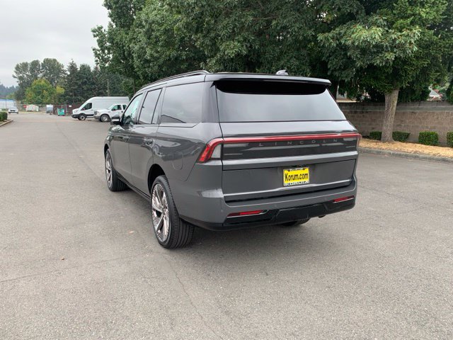 New 2027 Lincoln Navigator Black Label w/ Black Label Special Edition AWD/4WD image 3