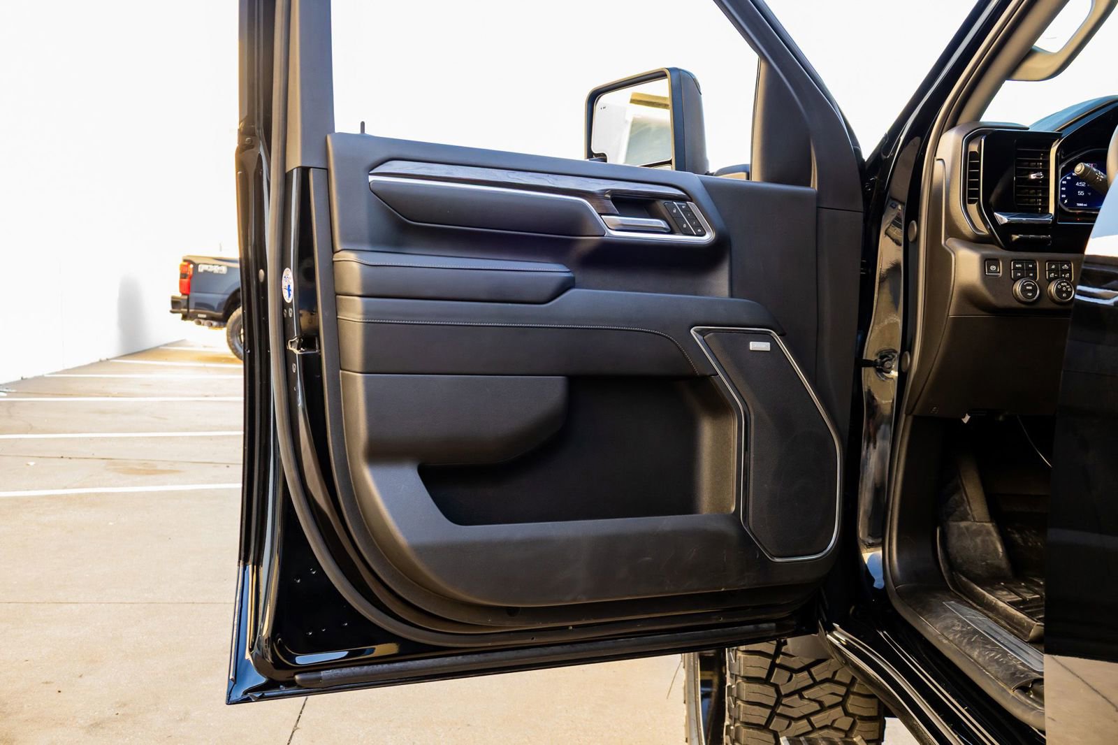 Used 2024 Chevrolet Silverado 2500 LTZ w/ LTZ Plus Package image 36