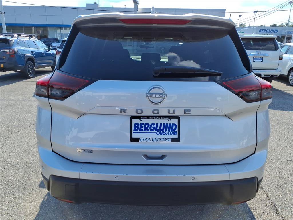 Used 2025 Nissan Rogue SV FWD image 5