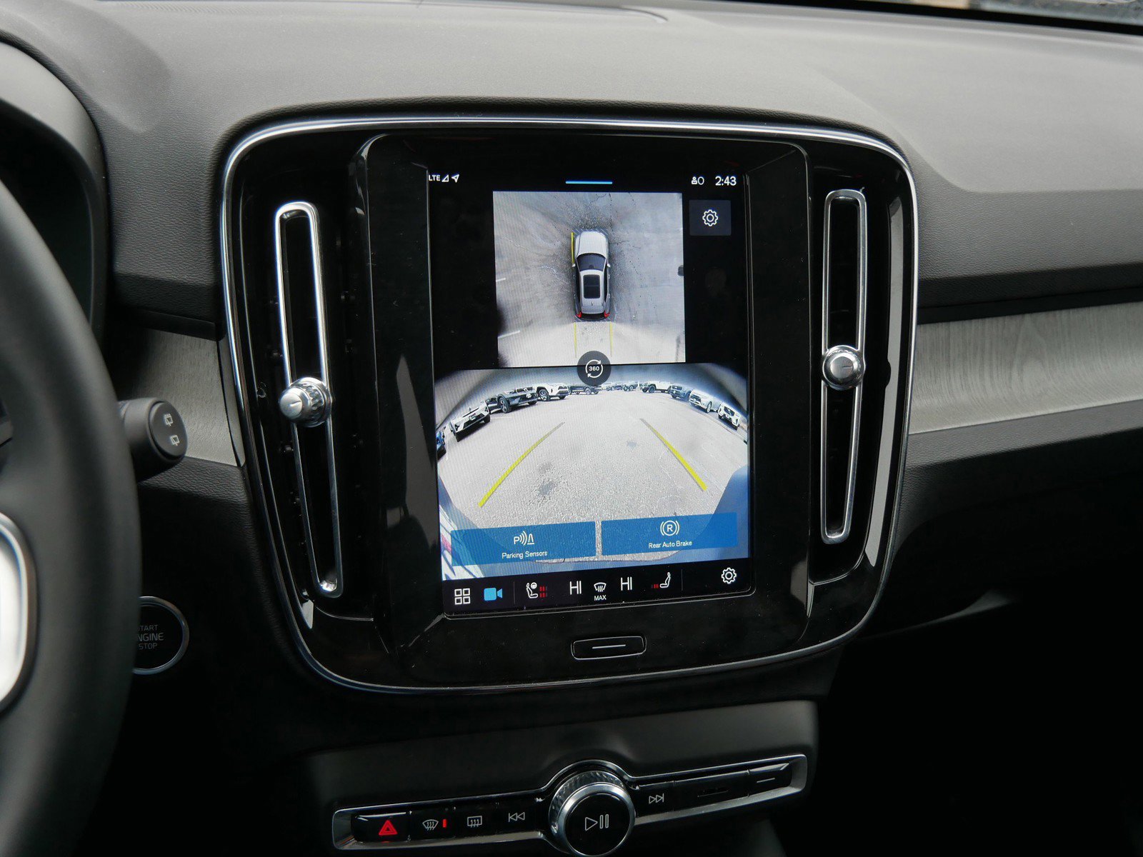 Certified 2025 Volvo XC40 B5 Plus image 19