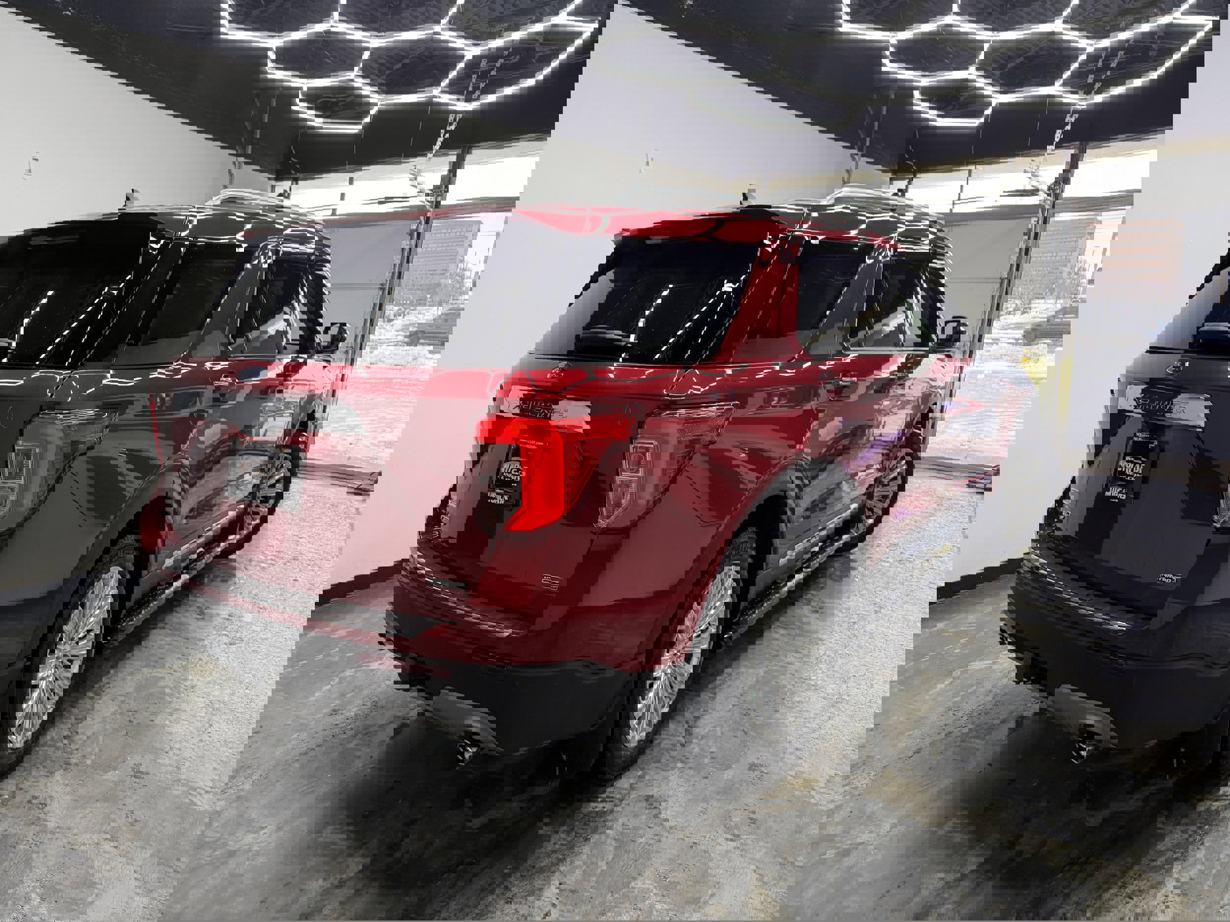 Used 2021 Ford Explorer Limited w/ Class III Trailer Tow Package image 4