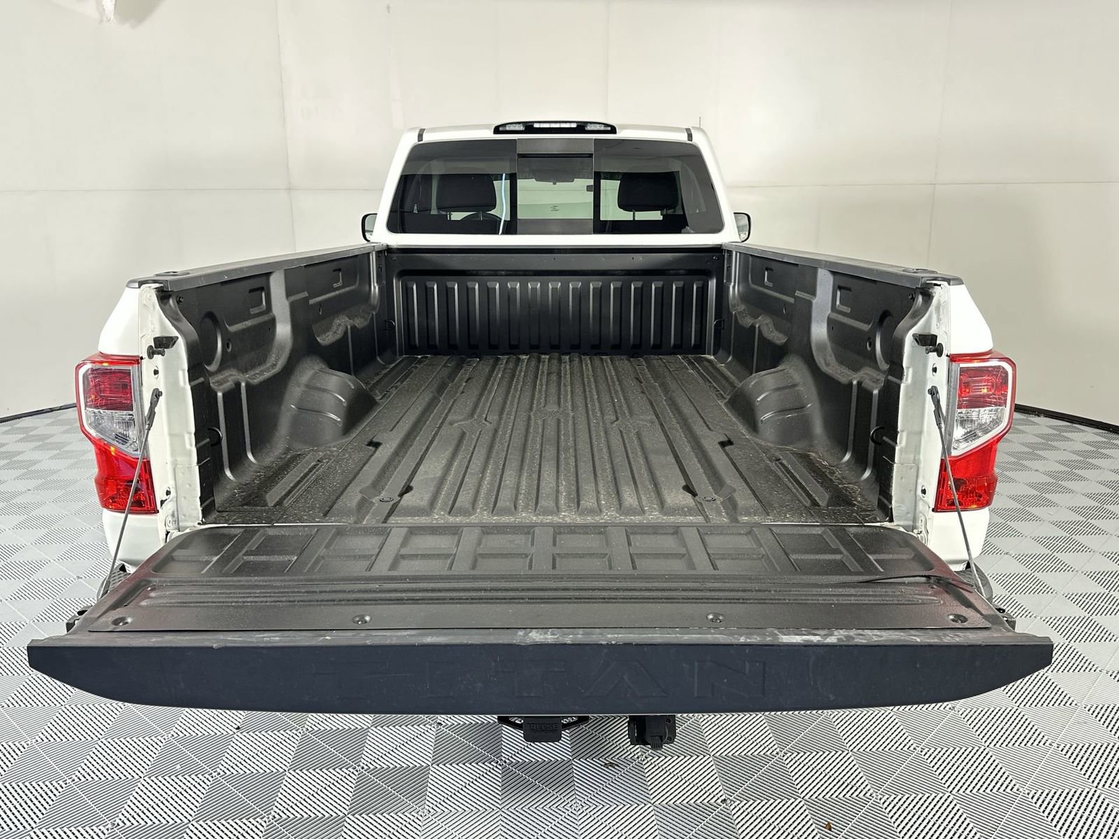 Used 2017 Nissan Titan S image 21