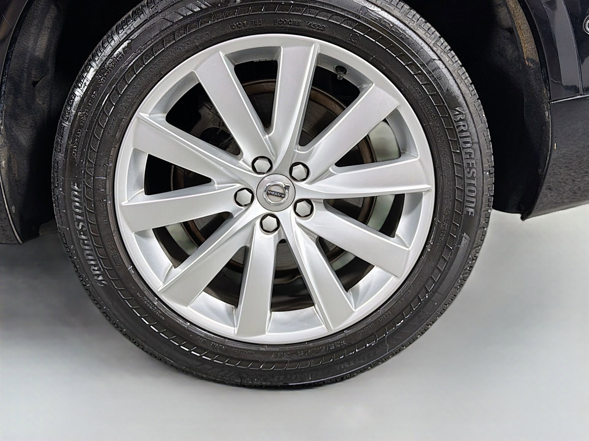 Used 2017 Volvo XC90 T6 Momentum w/ Vision Package image 31