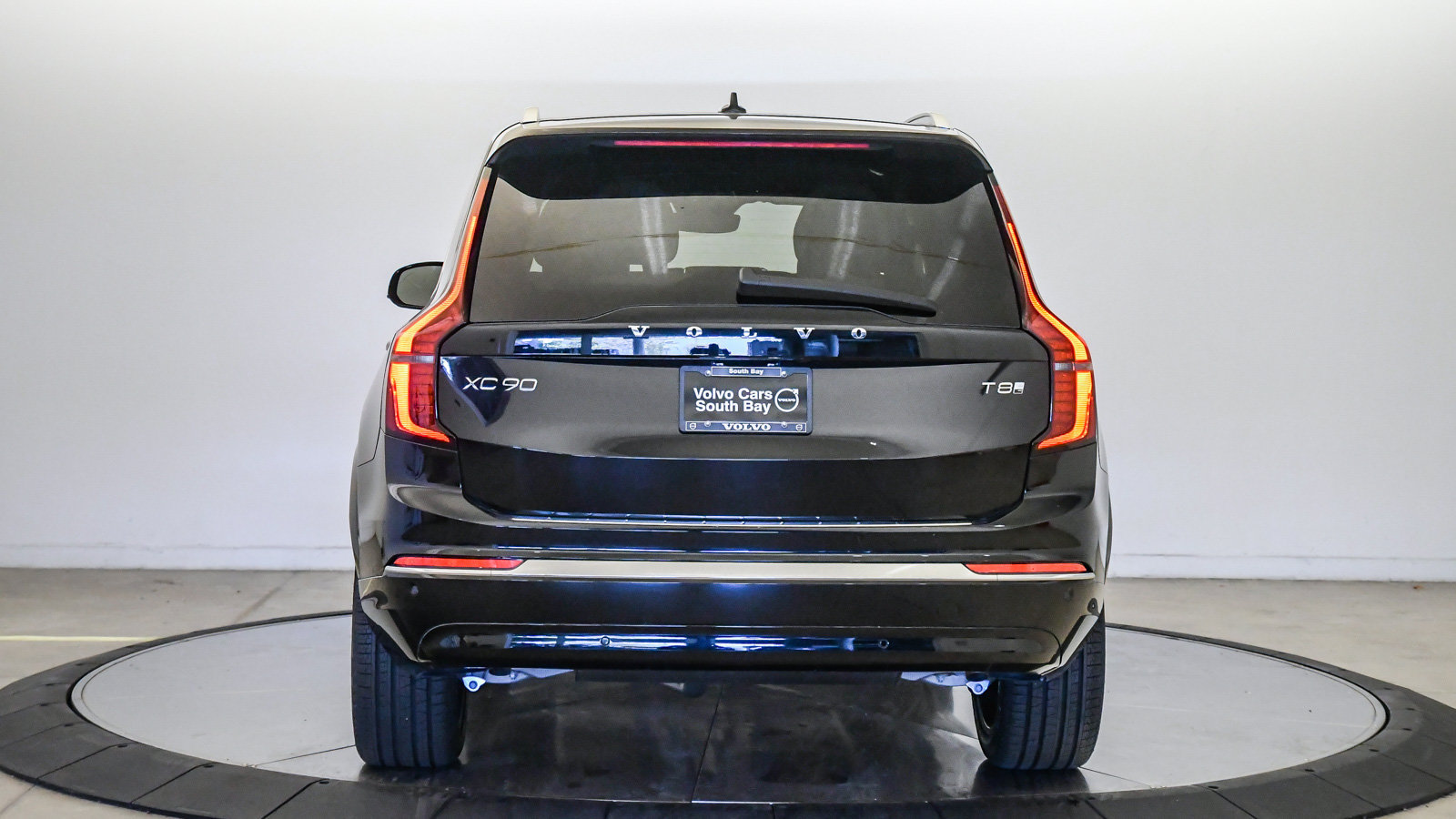 New 2026 Volvo XC90 T8 Plus w/ Protection Package Premier AWD/4WD image 3