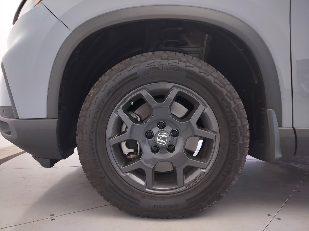 Used 2025 Honda Pilot TrailSport image 5
