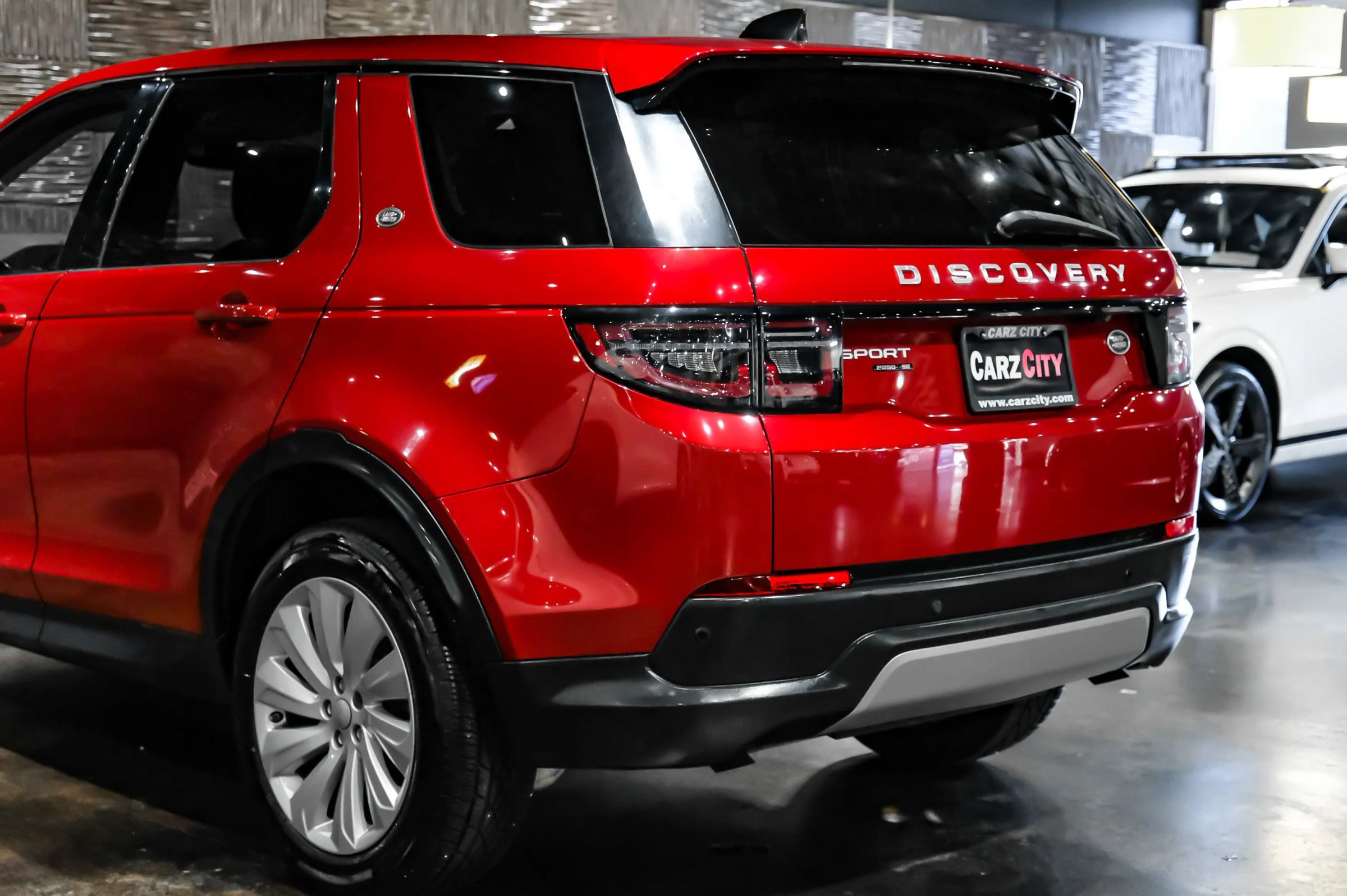 Used 2020 Land Rover Discovery Sport SE AWD/4WD image 13