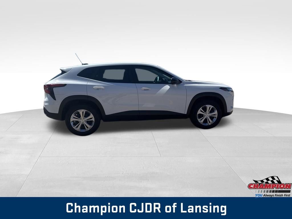 Used 2025 Chevrolet Trax LS w/ Driver Confidence Package image 7