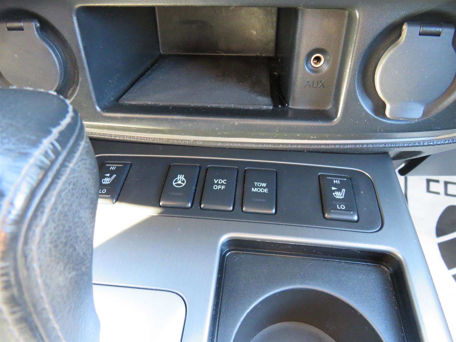 Used 2011 Nissan Armada Platinum w/ 2nd Row Captain Seat Pkg image 17