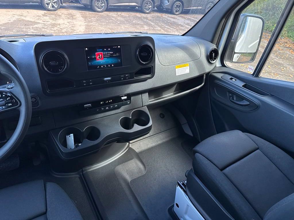 Used 2024 Mercedes-Benz Sprinter 3500 image 17