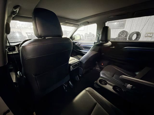 Used 2017 Toyota Highlander Limited AWD/4WD image 9