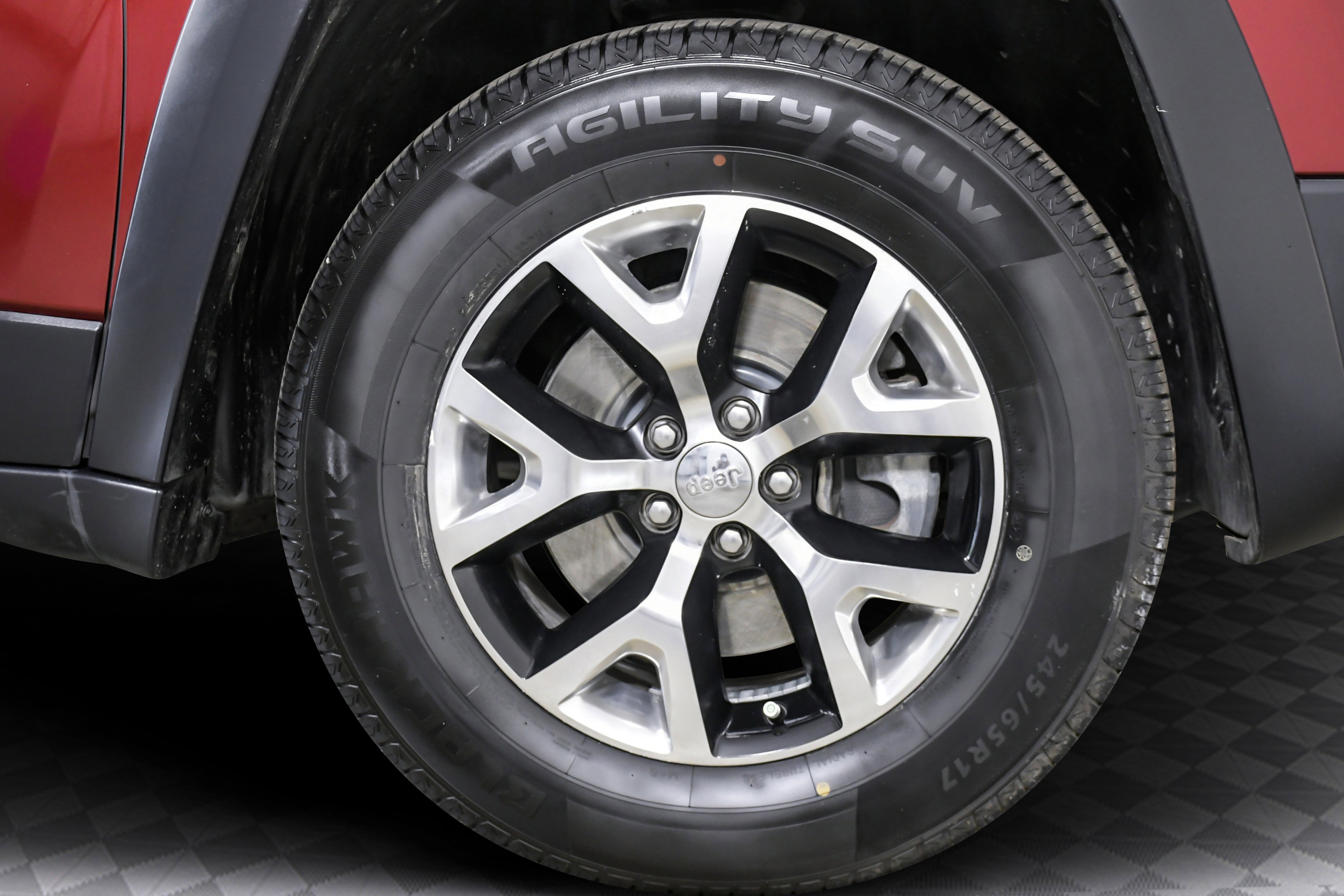 Used 2016 Jeep Cherokee Trailhawk w/ Comfort/Convenience Group image 32