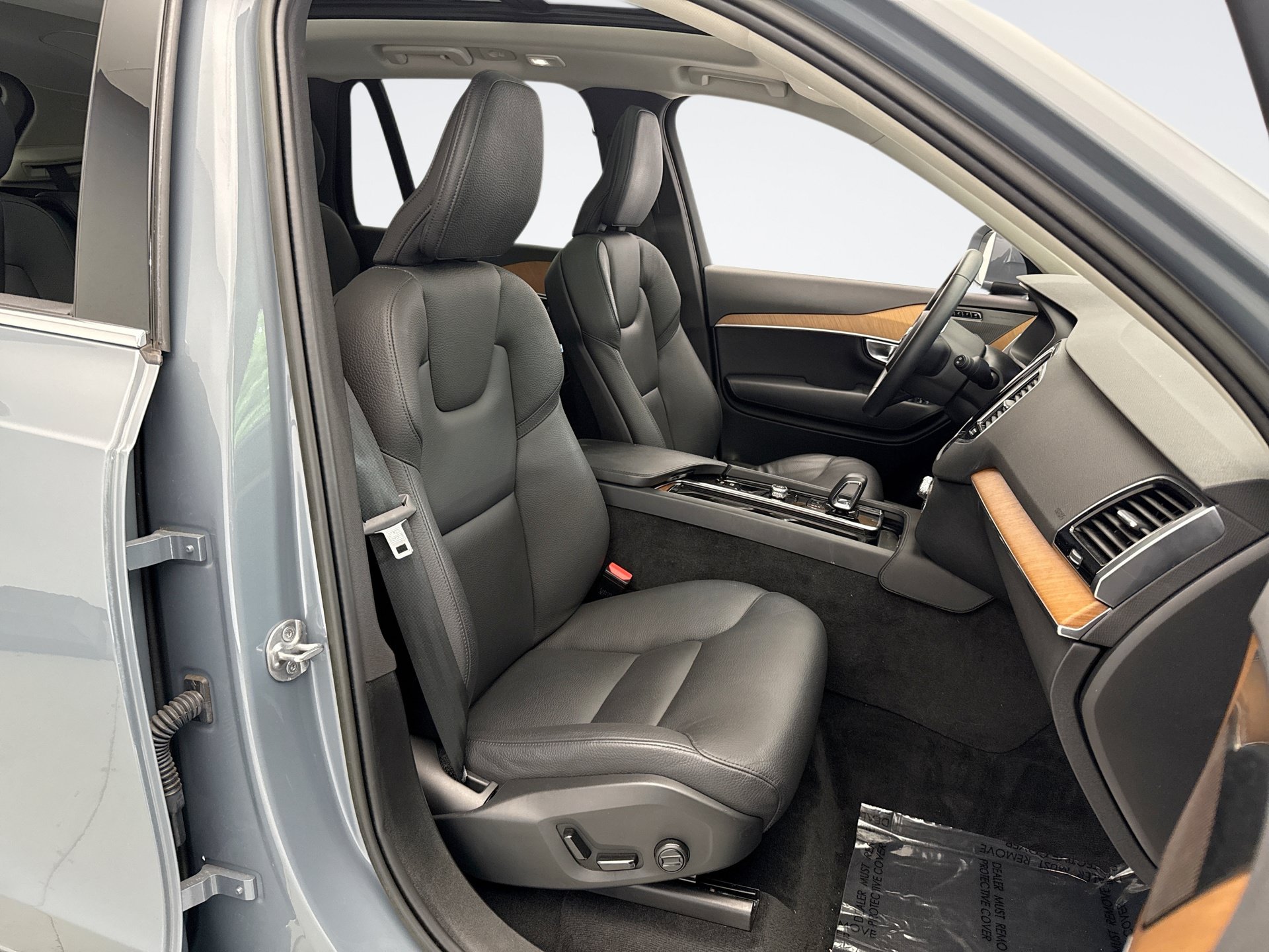 Used 2023 Volvo XC90 T8 Plus w/ Protection Package Premier AWD/4WD image 17