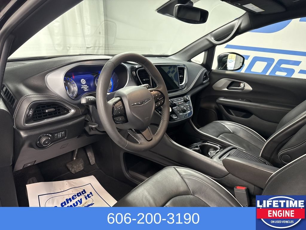 Used 2025 Chrysler Pacifica Limited FWD image 25