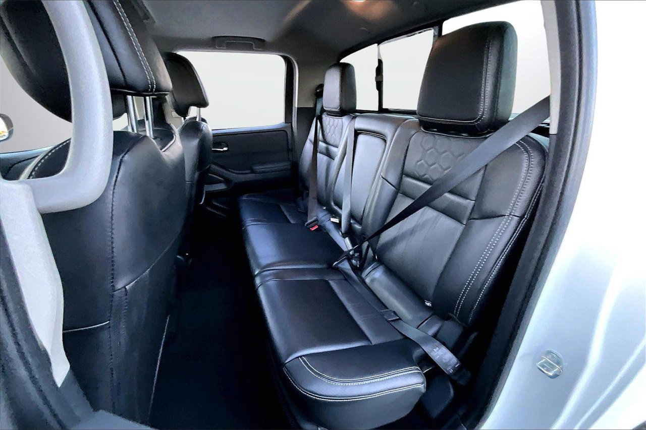 Used 2024 Nissan Frontier SL w/ Technology Package image 21