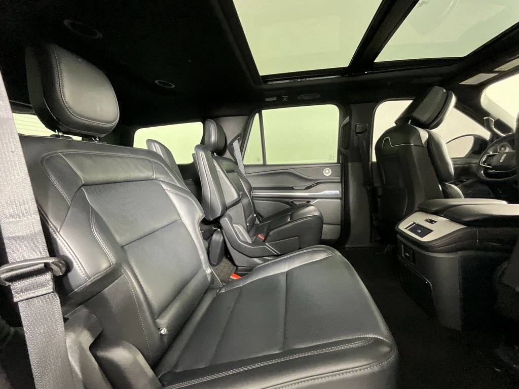Used 2025 Lincoln Navigator Reserve w/ Jet Appearance Package image 23