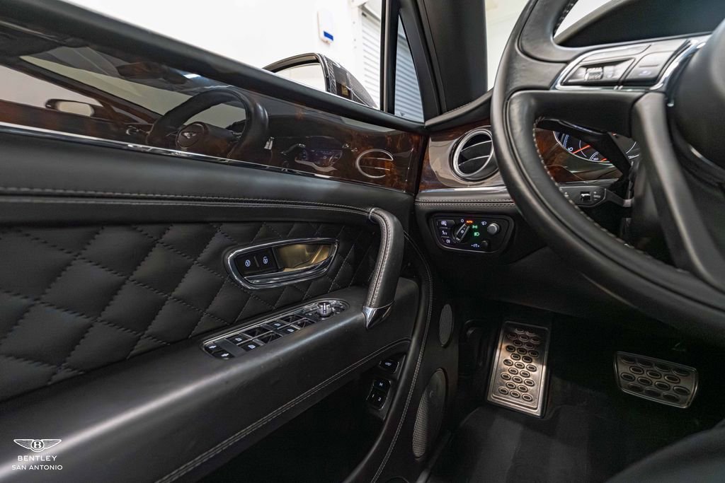 Used 2017 Bentley Bentayga AWD/4WD image 51