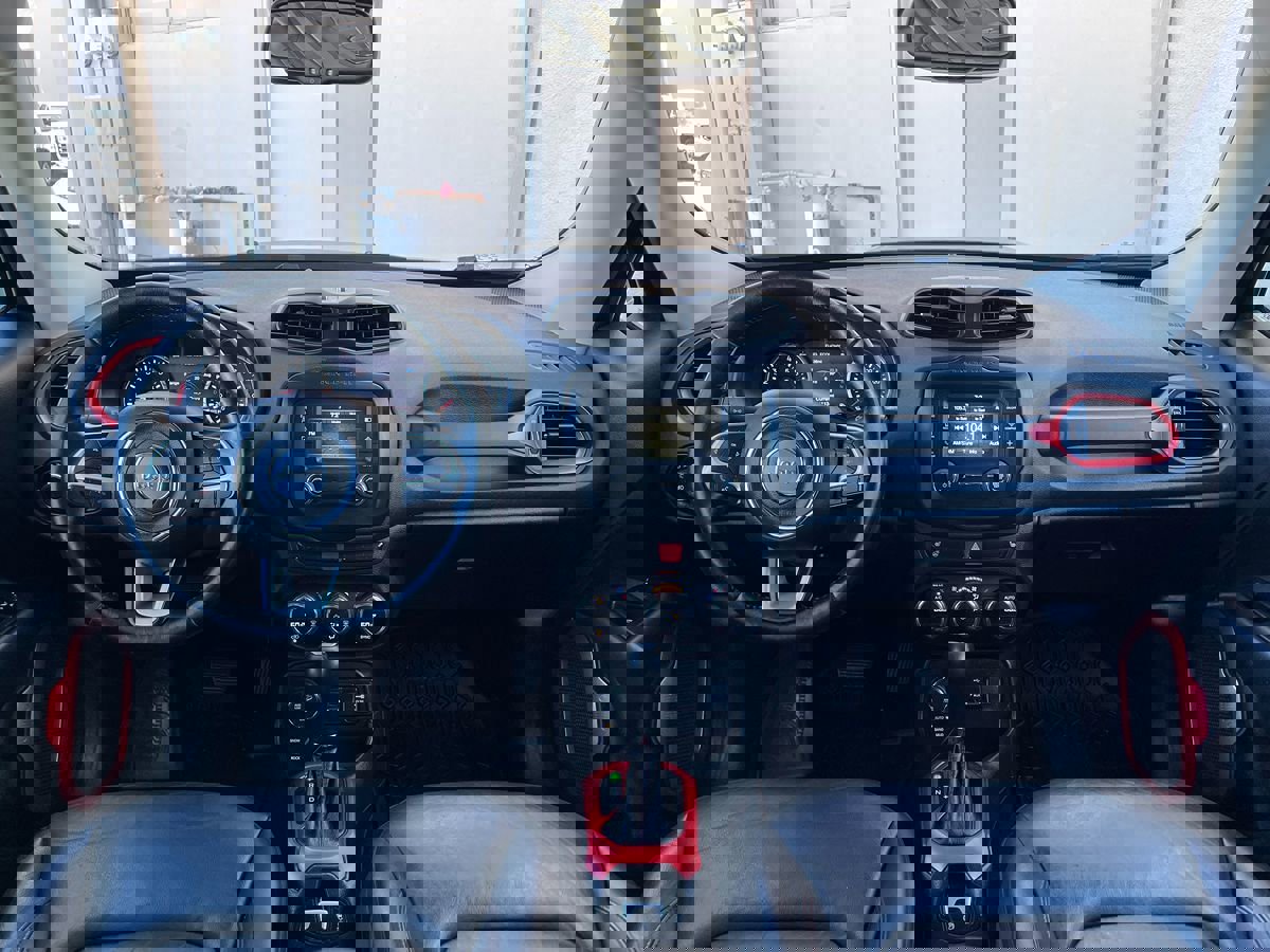 Used 2016 Jeep Renegade Trailhawk w/ Premium Trailhawk Package image 11