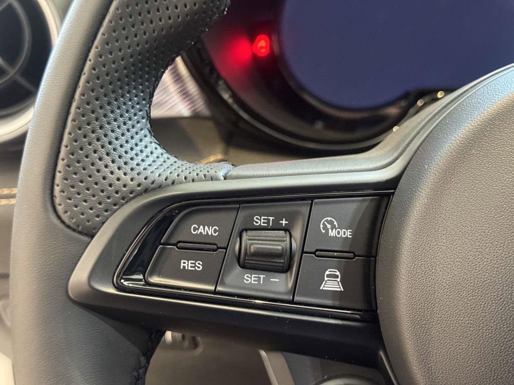 New 2026 Alfa Romeo Tonale w/ Black Premium Package image 8