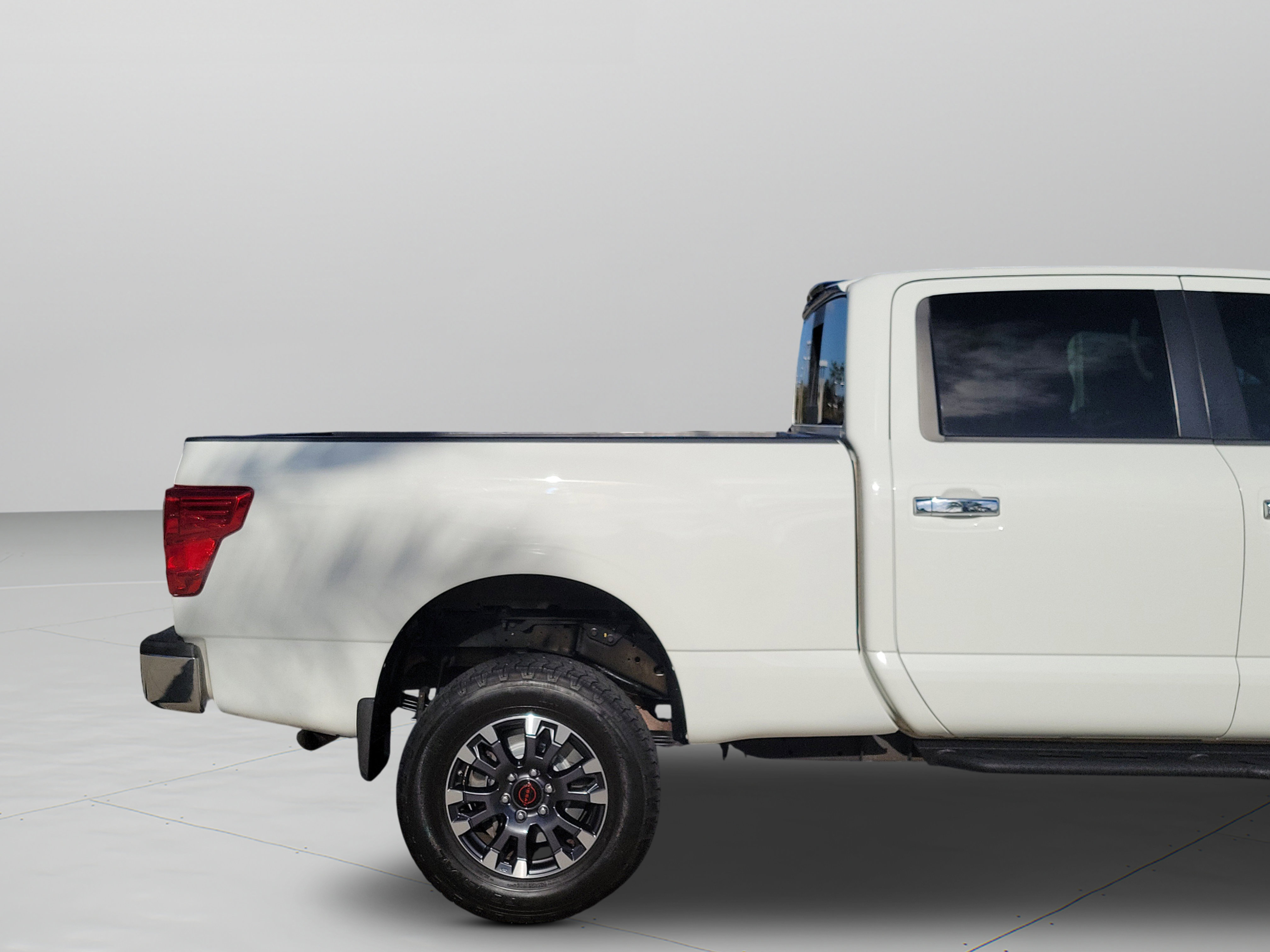 Used 2017 Nissan Titan SV image 31