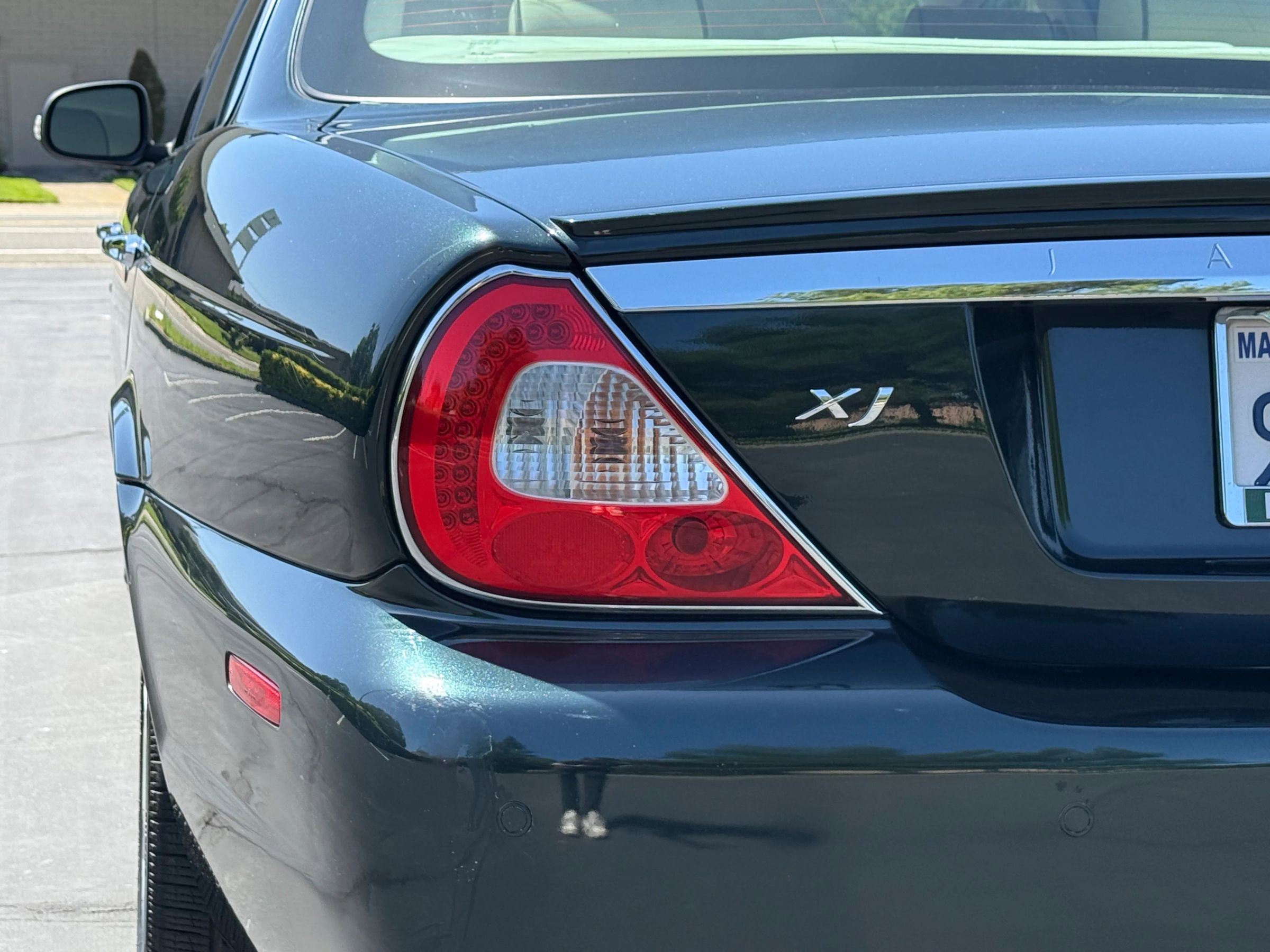 Used 2008 Jaguar XJ8 image 11