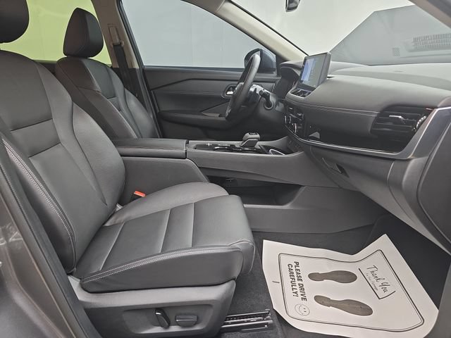 Used 2025 Nissan Rogue SL FWD image 14