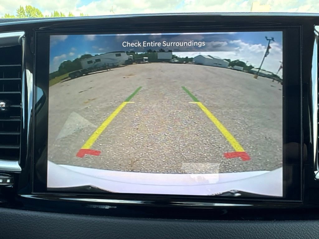 Used 2024 Chrysler Pacifica Touring-L FWD image 31