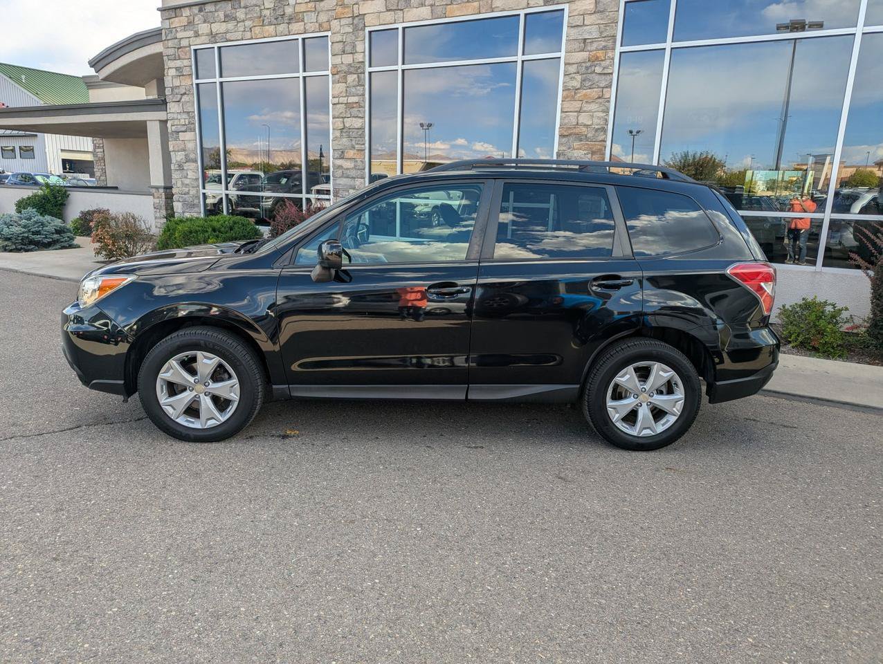 Used 2016 Subaru Forester 2.5i Premium AWD/4WD image 2