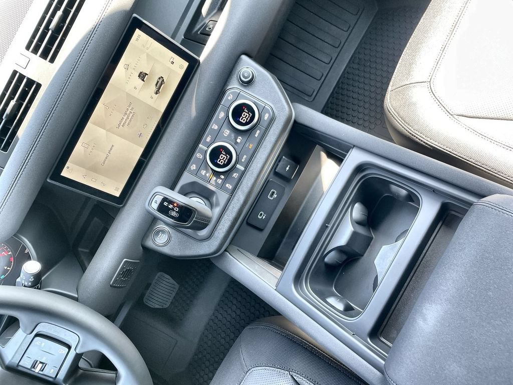 Used 2023 Land Rover Defender 90 X-Dynamic SE AWD/4WD image 15