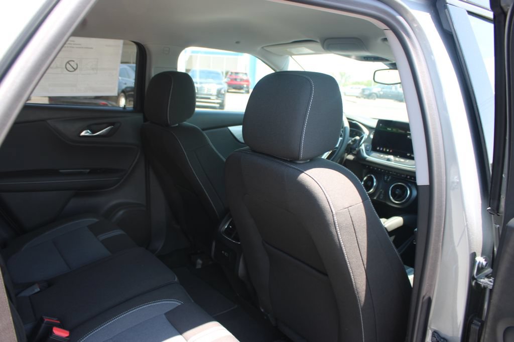 New 2026 Chevrolet Blazer LT w/ Convenience Package FWD image 34