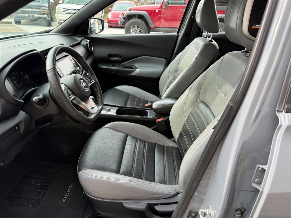 Used 2022 Nissan Kicks SR w/ Premium Package image 7